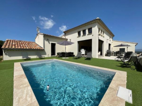 villa contemporaine - Piscine et vue panoramique au coeur des vignes de Chateauneuf du Pape